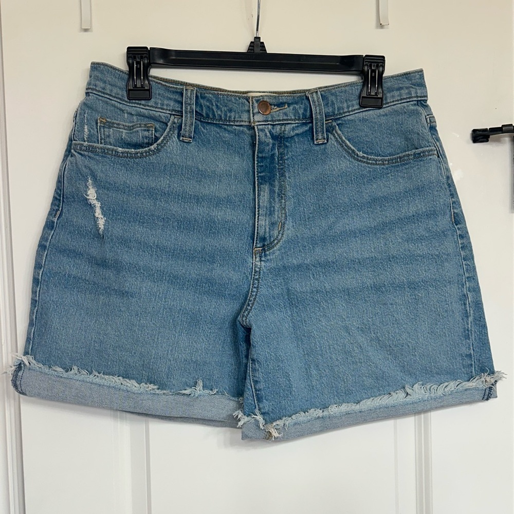 High Rise Vintage Straight Denim Shorts / Medium Wash / Size 10